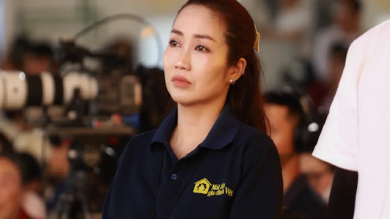 Ốc Thanh Vân khóc nghẹn trên truyền hình, nói về niềm hạnh phúc khi làm mẹ