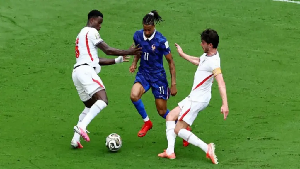 Olise 'dọn cỗ' cho Mbappe trận Pháp thua Anh, phá kỷ lục 56 năm của Pele