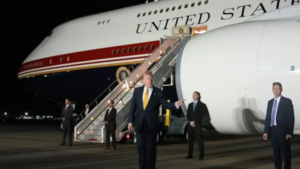 Ông Trump bất ngờ không dùng chuyên cơ Qatar tặng giữa lo ngại an ninh