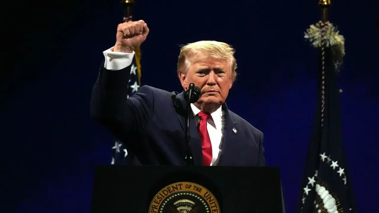 Ông Trump can thiệp, ngăn quyết định hủy lễ kỷ niệm quốc khánh