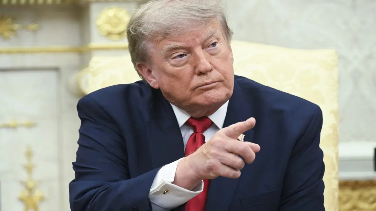 Ông Trump dọa tăng thuế Canada vì khói cháy rừng tràn sang Mỹ