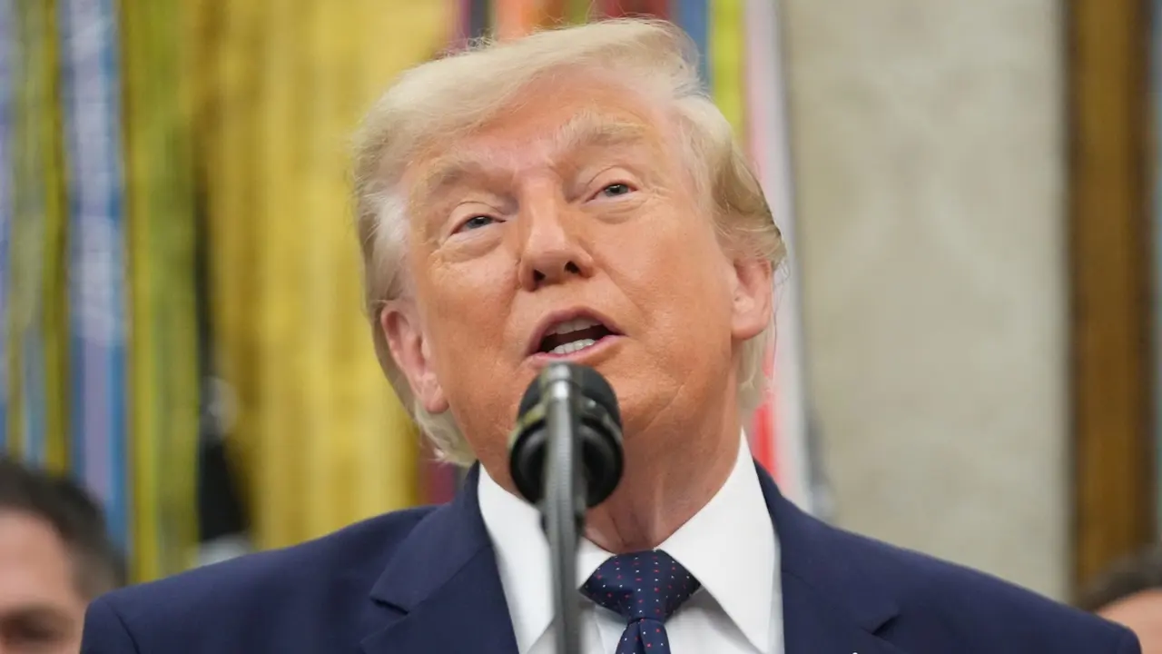 Ông Trump nguy cơ khuấy 'bão chính trị' vì tấm thẻ đỏ của Balogun