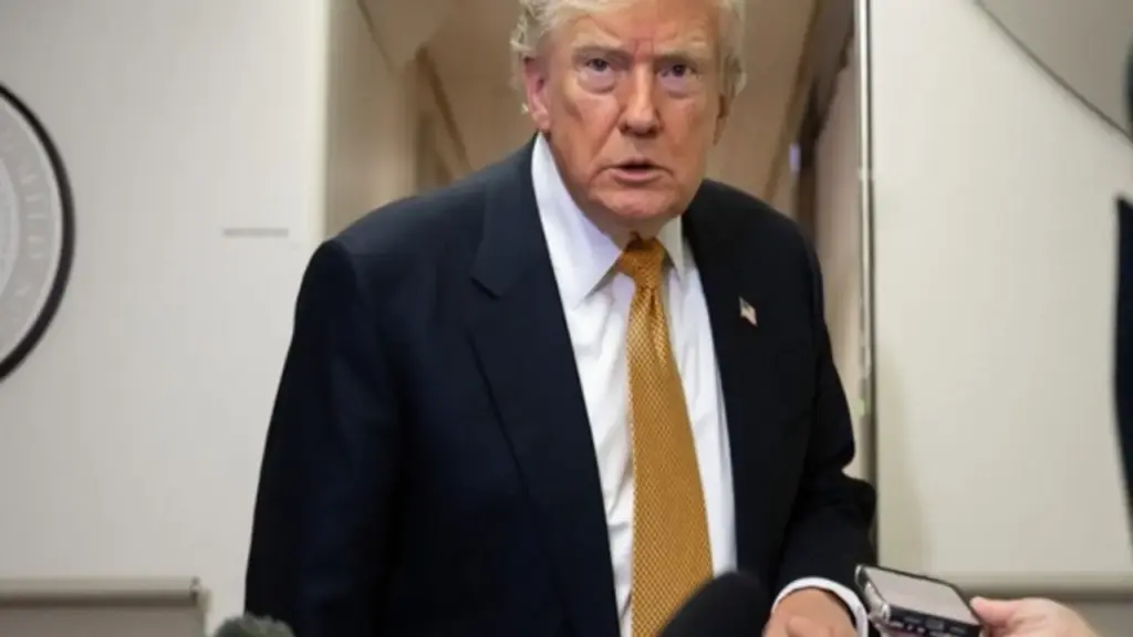 Ông Trump nói 1.000 tên lửa sẽ nhằm vào Iran nếu Tehran ám sát tổng thống Mỹ