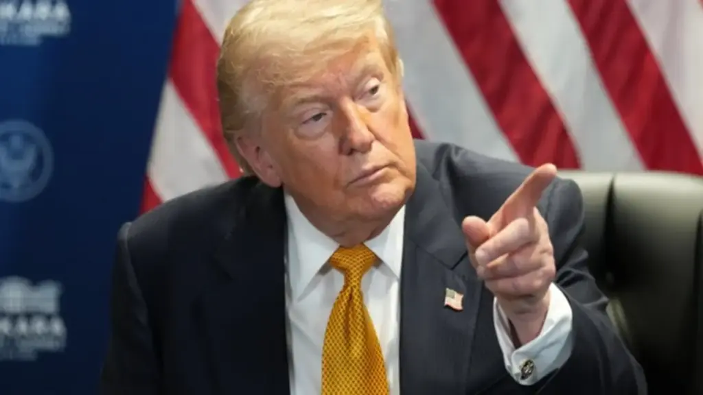 Ông Trump: Quyền công dân Mỹ không phải để mua bán