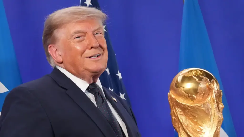 Ông Trump thắc mắc về chiến thuật của tuyển Anh ở World Cup