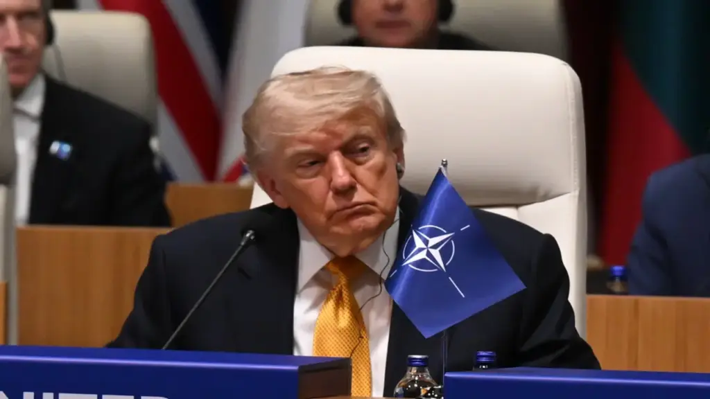Ông Trump tuyên bố Mỹ sẽ ‘đánh mạnh vào Iran ngay đêm nay’