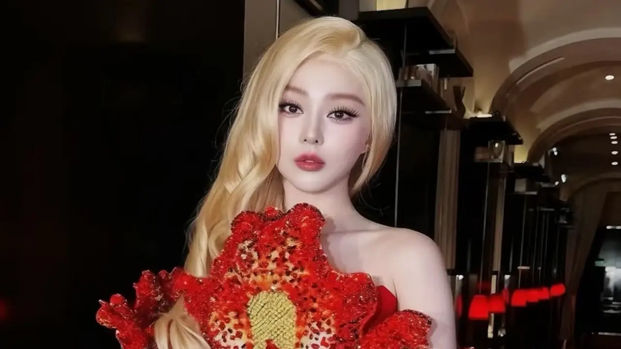 Phạm Băng Băng hóa 'bông hoa kỳ ảo'
