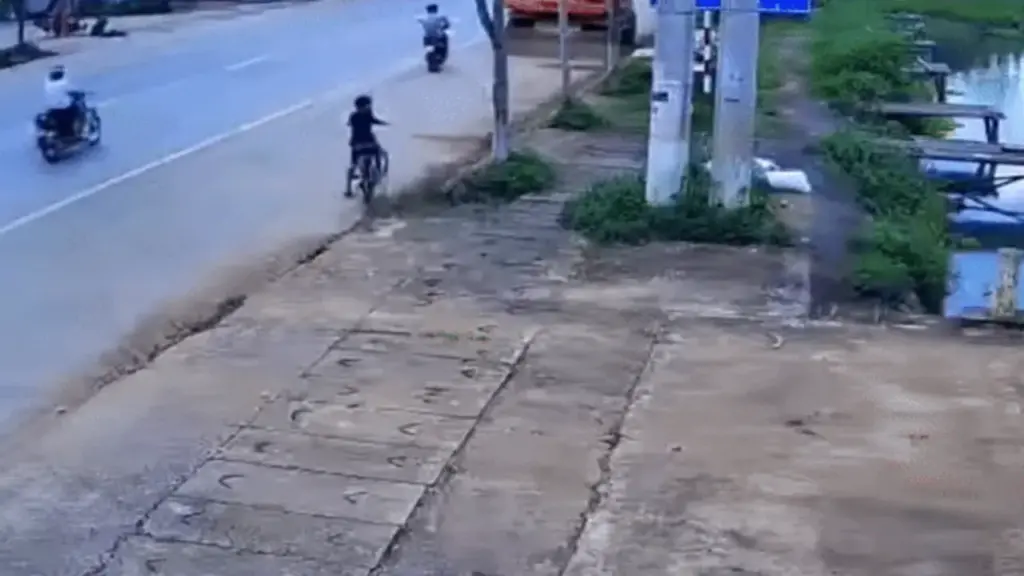 Phản ứng thông minh của cậu bé Sơn La cứu em họ thoát chết tích tắc