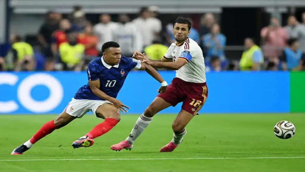 Pháp 0-0 Tây Ban Nha (H1): Sân lắp rèm chắn nắng