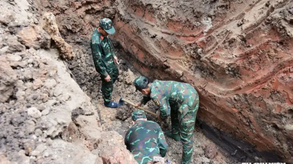 Phát hiện mộ tập thể có 9 hài cốt liệt sĩ tại công viên Lê Thị Riêng