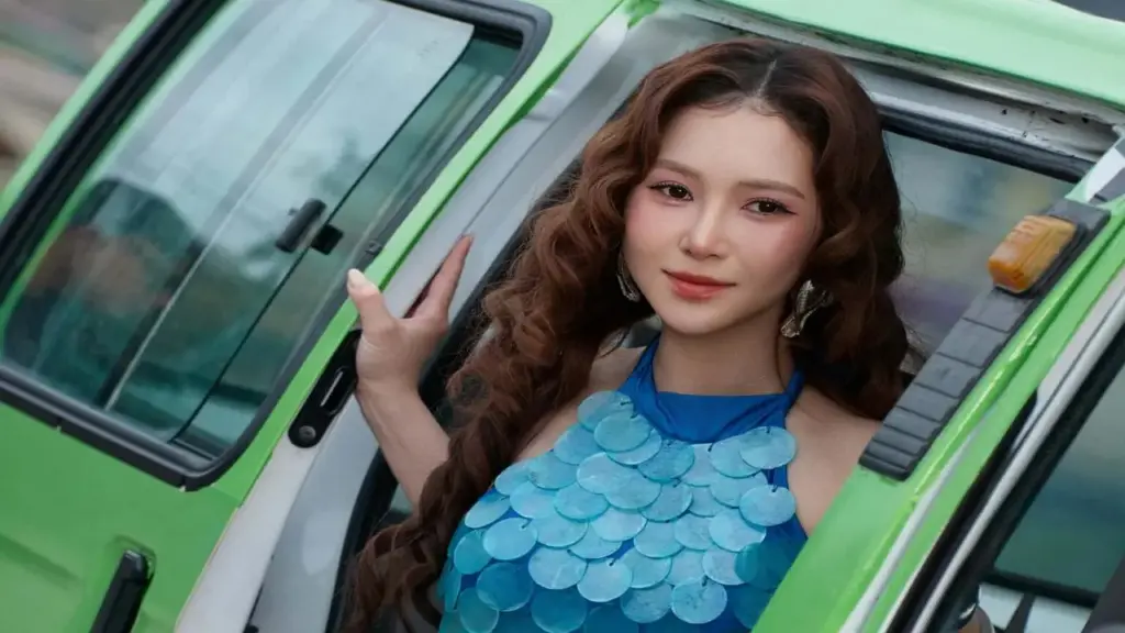 Phía Hương Tràm lên tiếng về tranh cãi trang phục trong MV "Gái Nghệ"