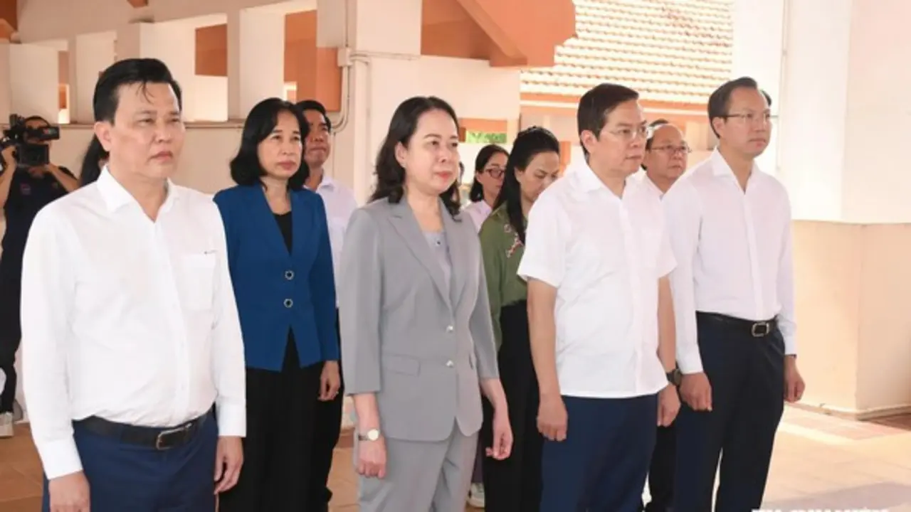 Phó chủ tịch nước dâng hương tưởng niệm các anh hùng liệt sĩ tại Tây Ninh