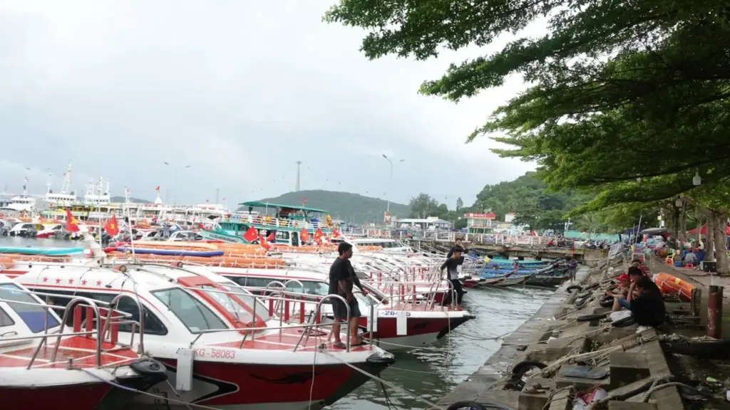 Phú Quốc siết chặt trật tự giao thông đường thủy, ca nô, đảm bảo an toàn cho du khách