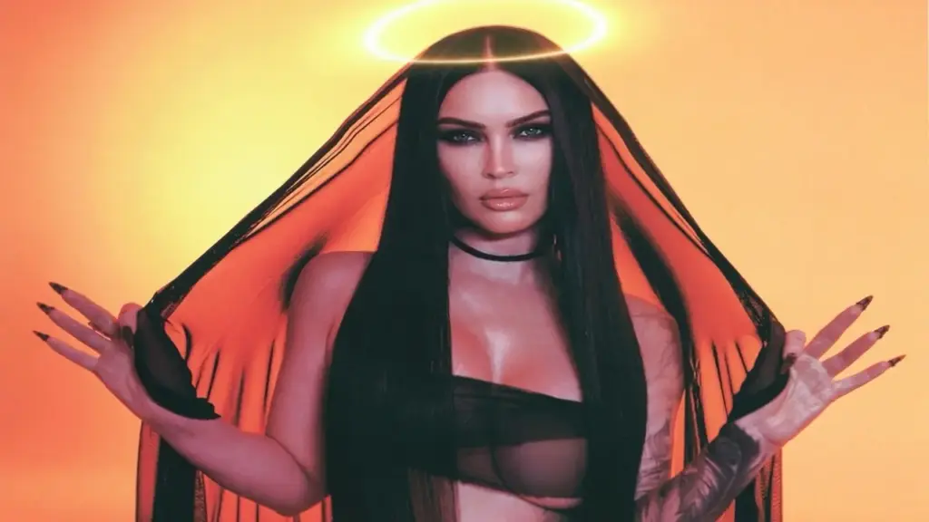 “Quả bom gợi cảm” Megan Fox chụp ảnh táo bạo sau 4 lần sinh nở