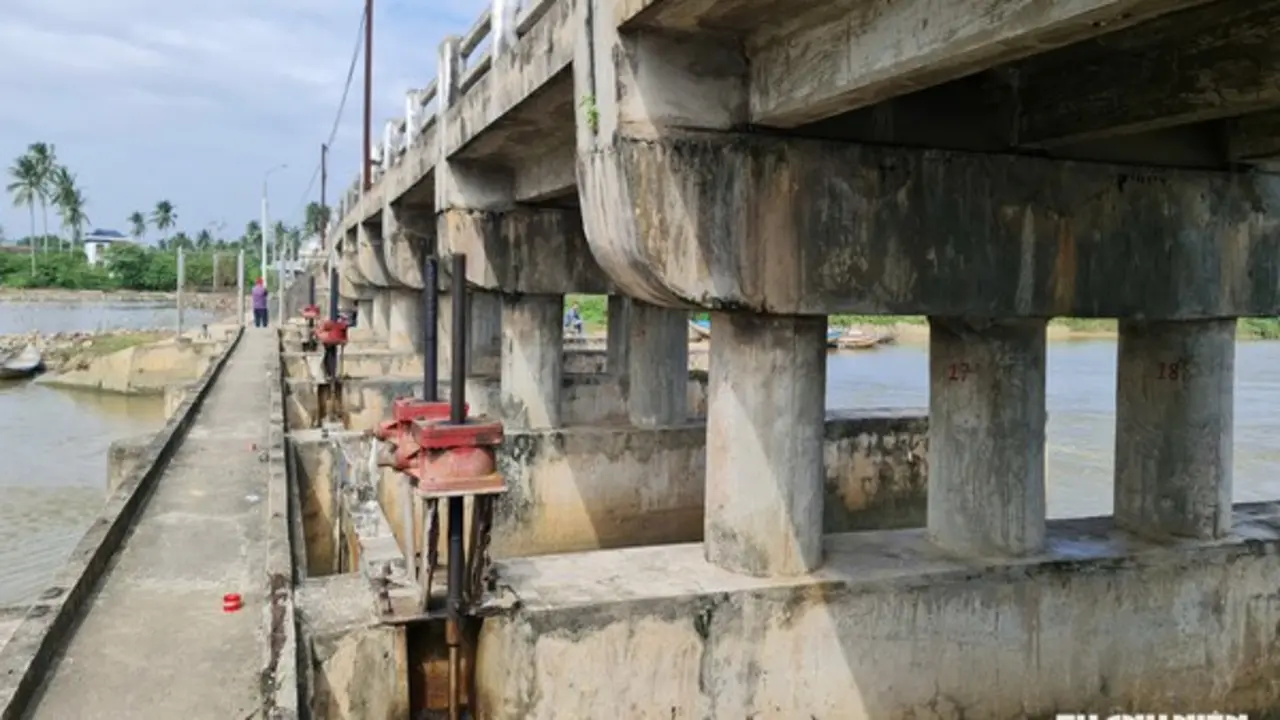 Quảng Ngãi chi 45 tỉ đồng sửa chữa đập ngăn mặn Hiền Lương