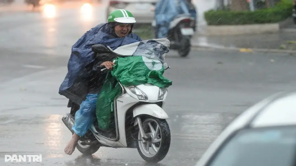 Quảng Ninh, Hải Phòng mưa lớn, Biển Đông có thể sắp đón bão