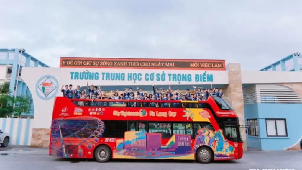 Quảng Ninh: Học sinh được uống sữa, cấp SGK miễn phí