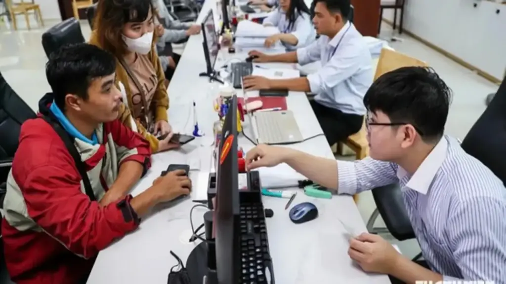Quy định mới về tuyển dụng, chế độ và kinh doanh bên ngoài của viên chức
