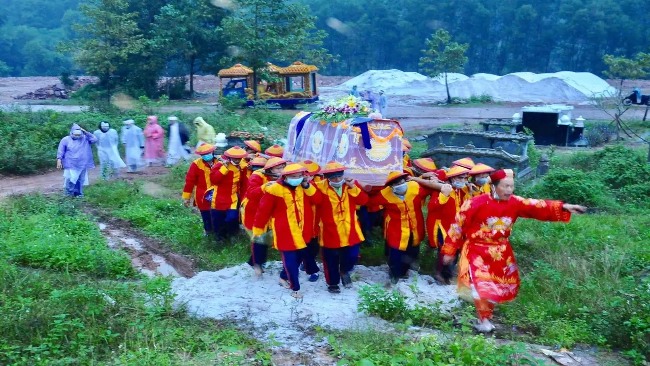 Quy định tổ chức lễ tang không quá 72 giờ, cấm rải tiền, vàng mã trên đường