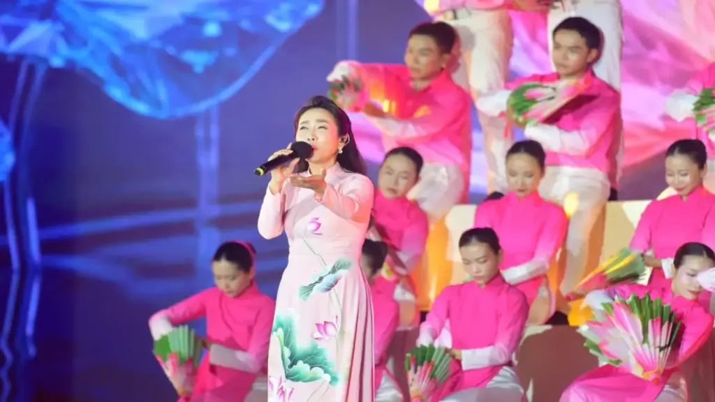 'Rạng rỡ tên Người' kết nối triệu trái tim hướng về thành phố 50 năm mang tên Bác