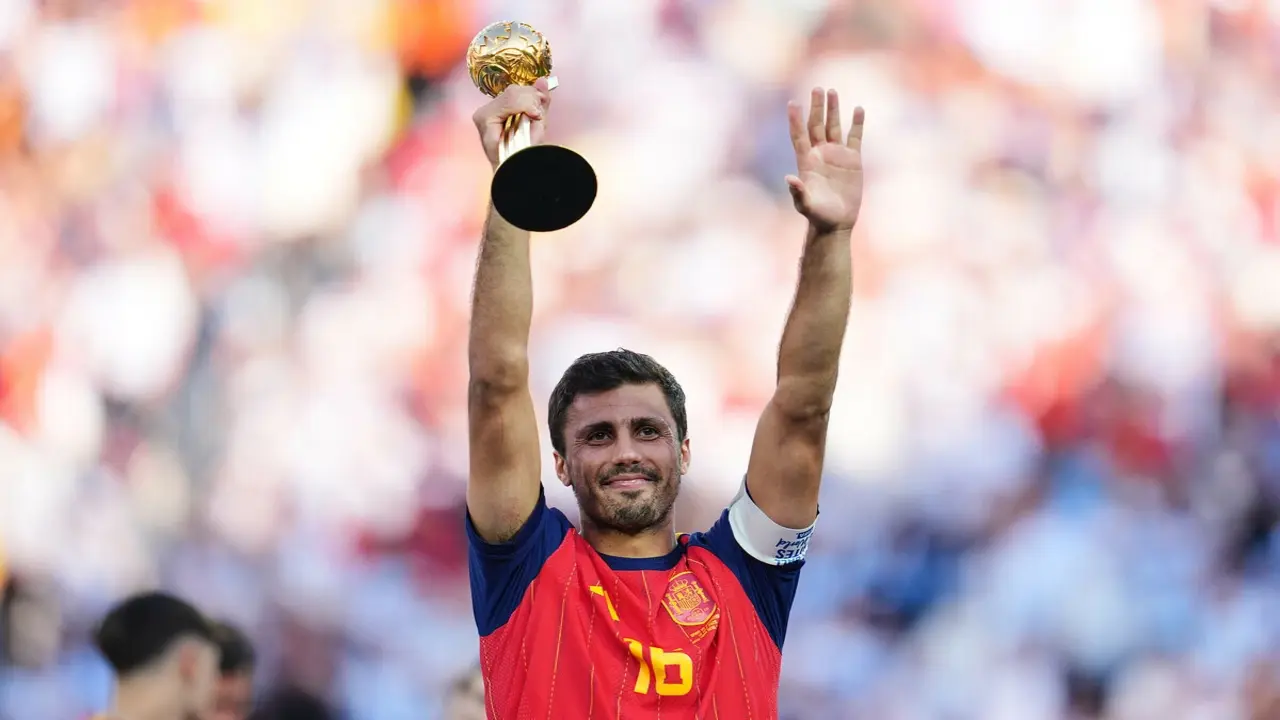 Rodri gia nhập 'CLB danh hiệu Grand Slam'
