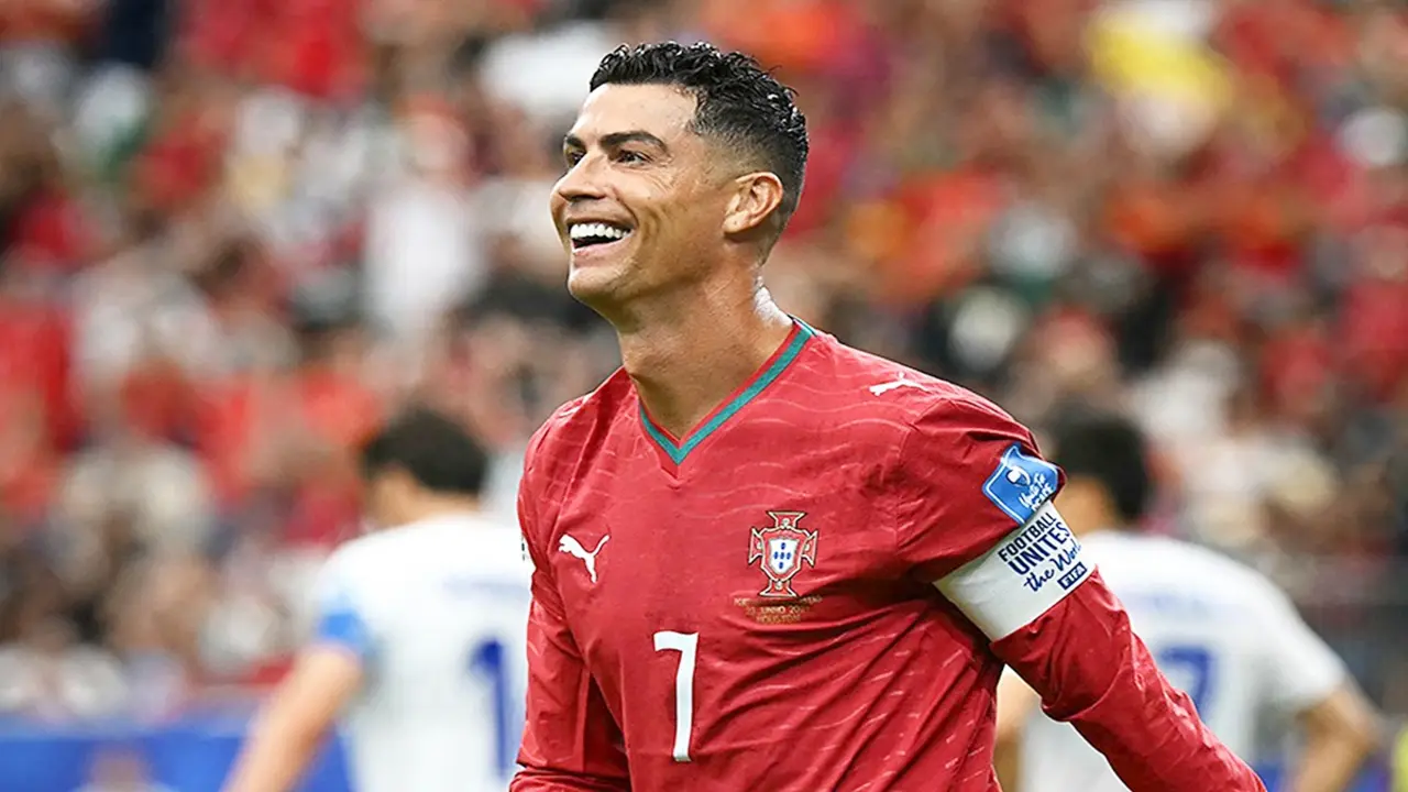 Ronaldo chốt thời điểm giã từ tuyển Bồ Đào Nha?
