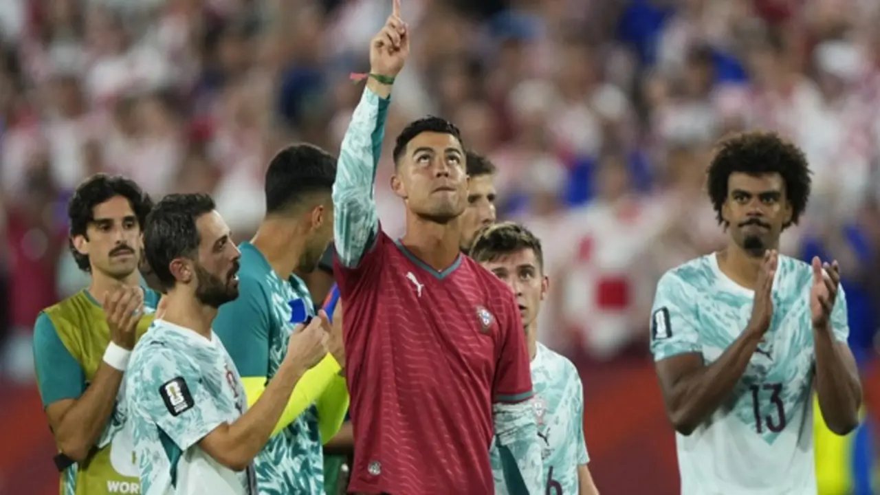 Ronaldo làm điều xúc động sau trận thắng nghẹt thở Croatia
