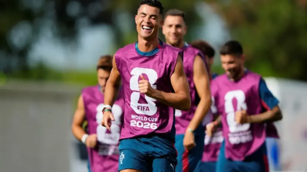 Ronaldo nguy cơ cao phải ngồi dự bị trận sống còn đấu Croatia, HLV Martinez tạo cú sốc?