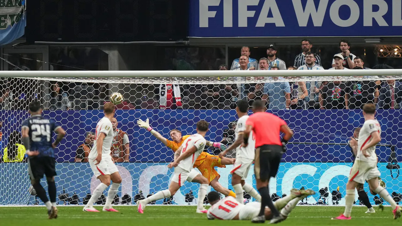 Rooney: 'Anh thua vì Tuchel cố bảo toàn tỷ số 1-0'