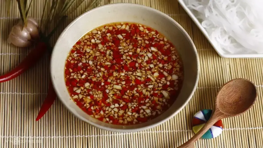 Sai lầm tàn phá thận từ chén nước chấm trên mâm cơm