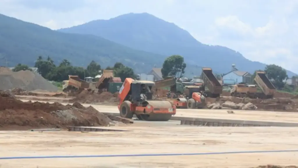 Sân bay Liên Khương làm ngày đêm cho kịp tháng sau đón khách tới Đà Lạt