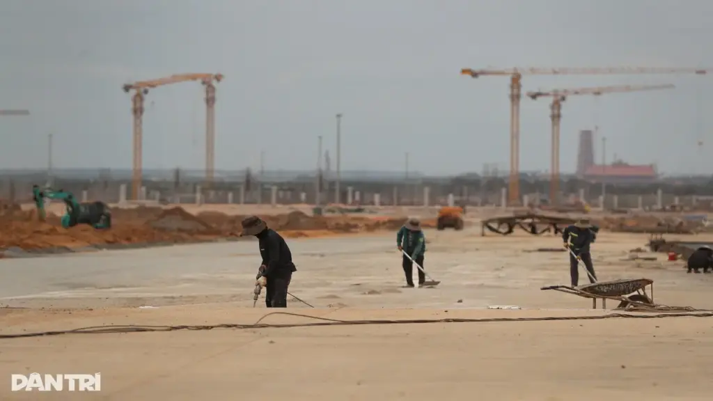 Sân bay Long Thành cần thêm 2.000 nhân công