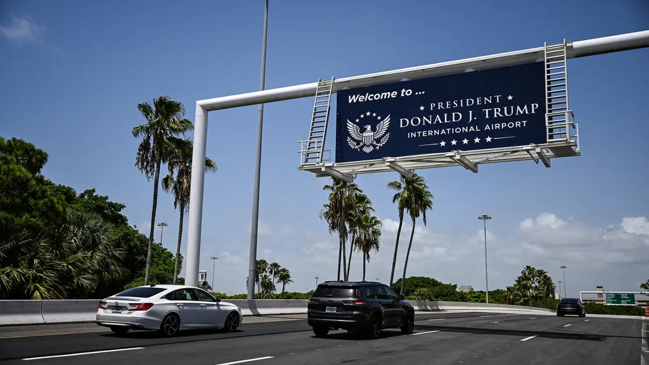 Sân bay ở Florida được đổi sang tên ông Trump