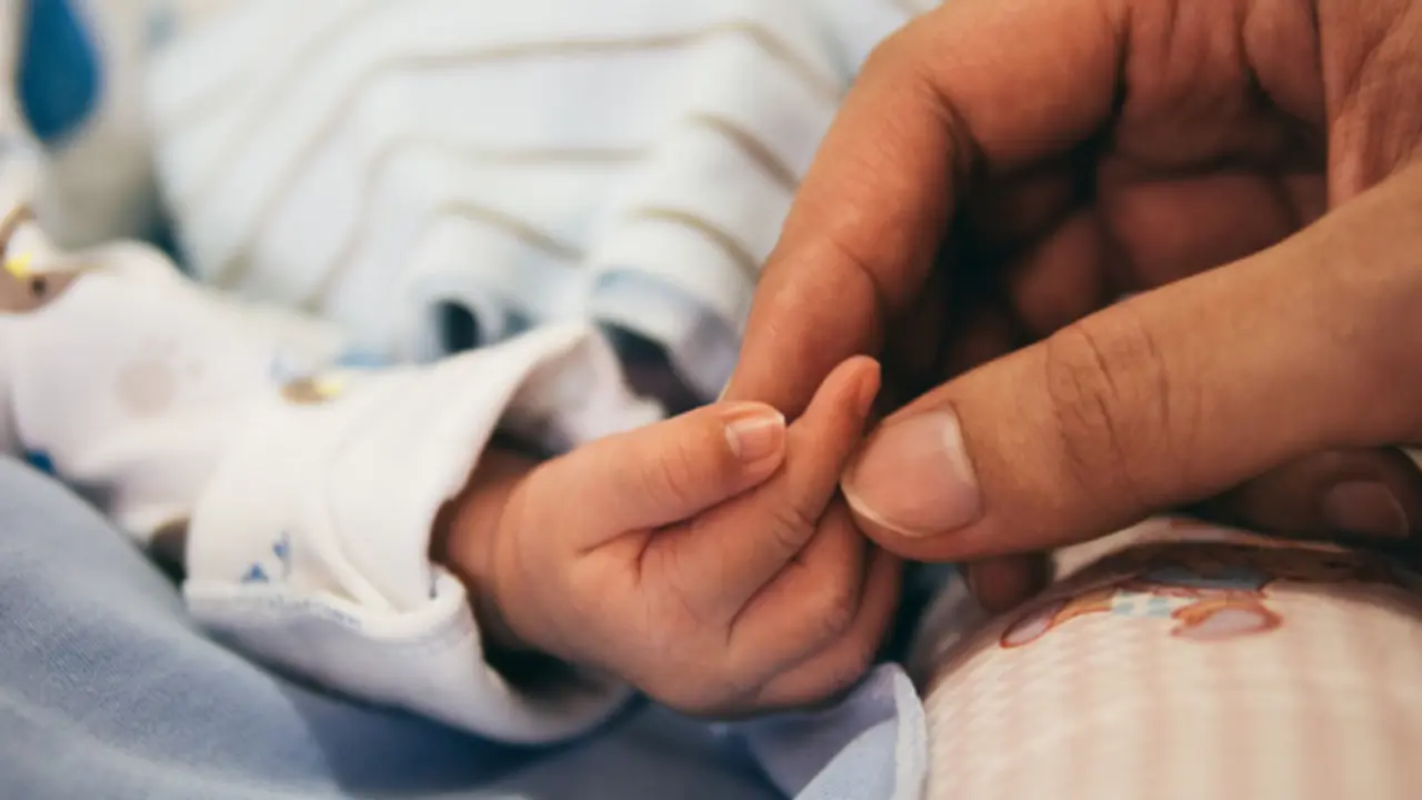 Sản phụ "đẻ rơi" cùng lúc 4 con trên xe, cái kết không ai ngờ