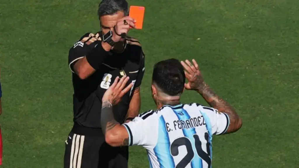 Sao Argentina Enzo Fernandez lần đầu lên tiếng về tấm thẻ đỏ tai hại ở chung kết World Cup