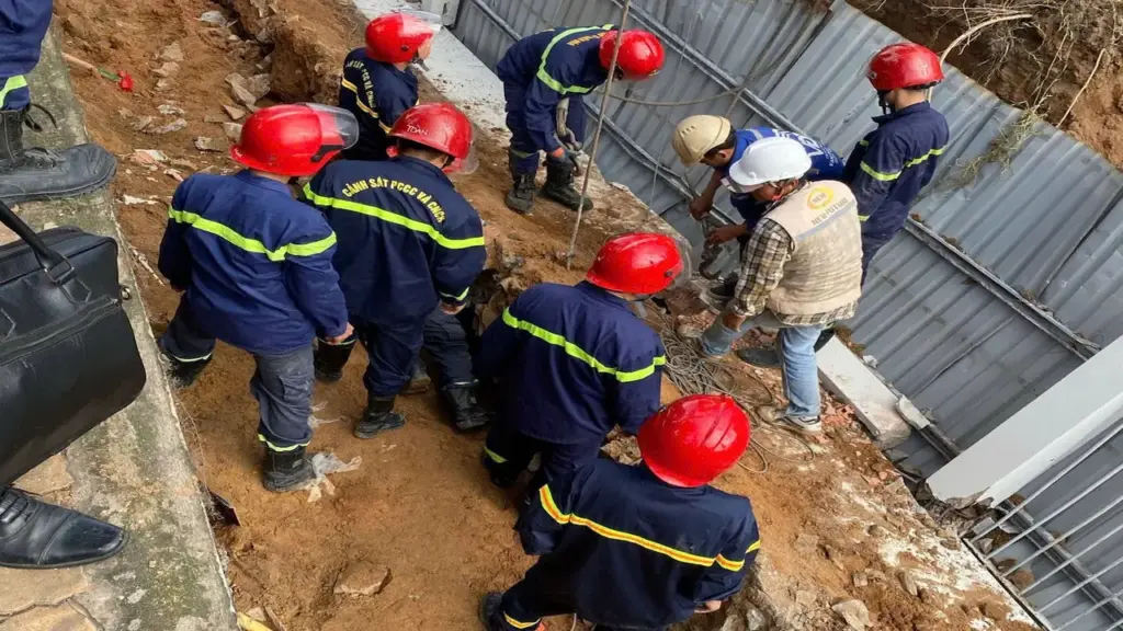 Sập tường đè chết nữ công nhân
