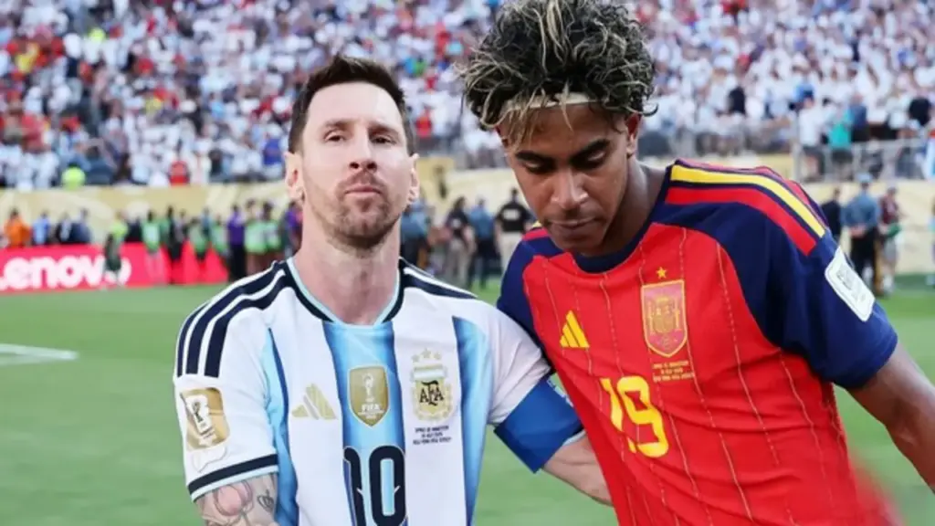Sau 19 năm, cậu bé 5 tháng tuổi được Messi tắm cho ngày nào nay đã trở thành "tân vương"
