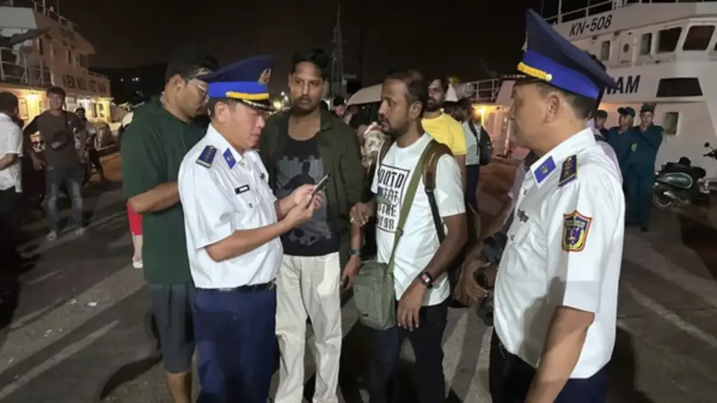 Sau vụ lật ca nô ở Phú Quốc, đưa 70 khách nước ngoài vào bờ an toàn