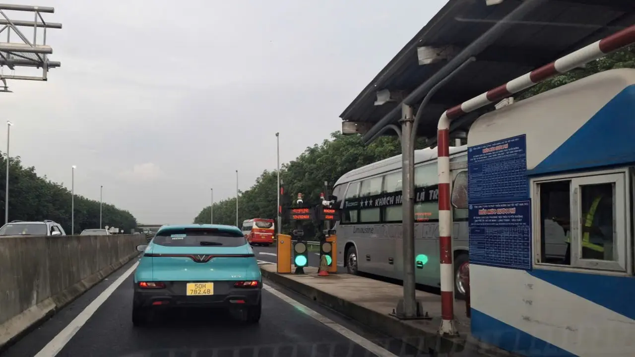 Sẽ tháo dỡ các trạm thu phí tạm trên tuyến chính cao tốc khi hạ tầng hoàn thiện