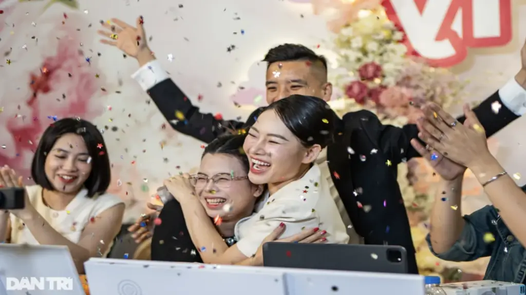 Siết livestream bán hàng, chặn tài khoản ảo và quảng cáo sai sự thật