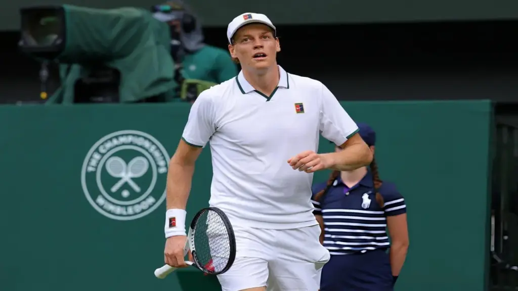 Sinner vượt khó, tiếp tục bảo vệ ngôi vương Wimbledon