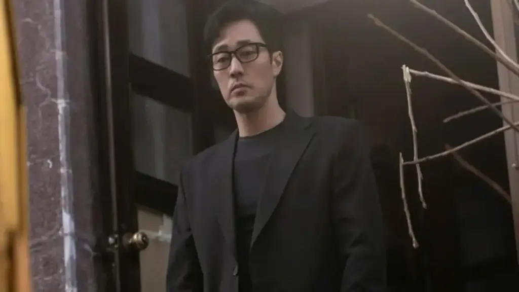 So Ji Sub tặng vàng cho 300 nhân viên sau thành công của 'Đặc vụ Kim tái khởi động'