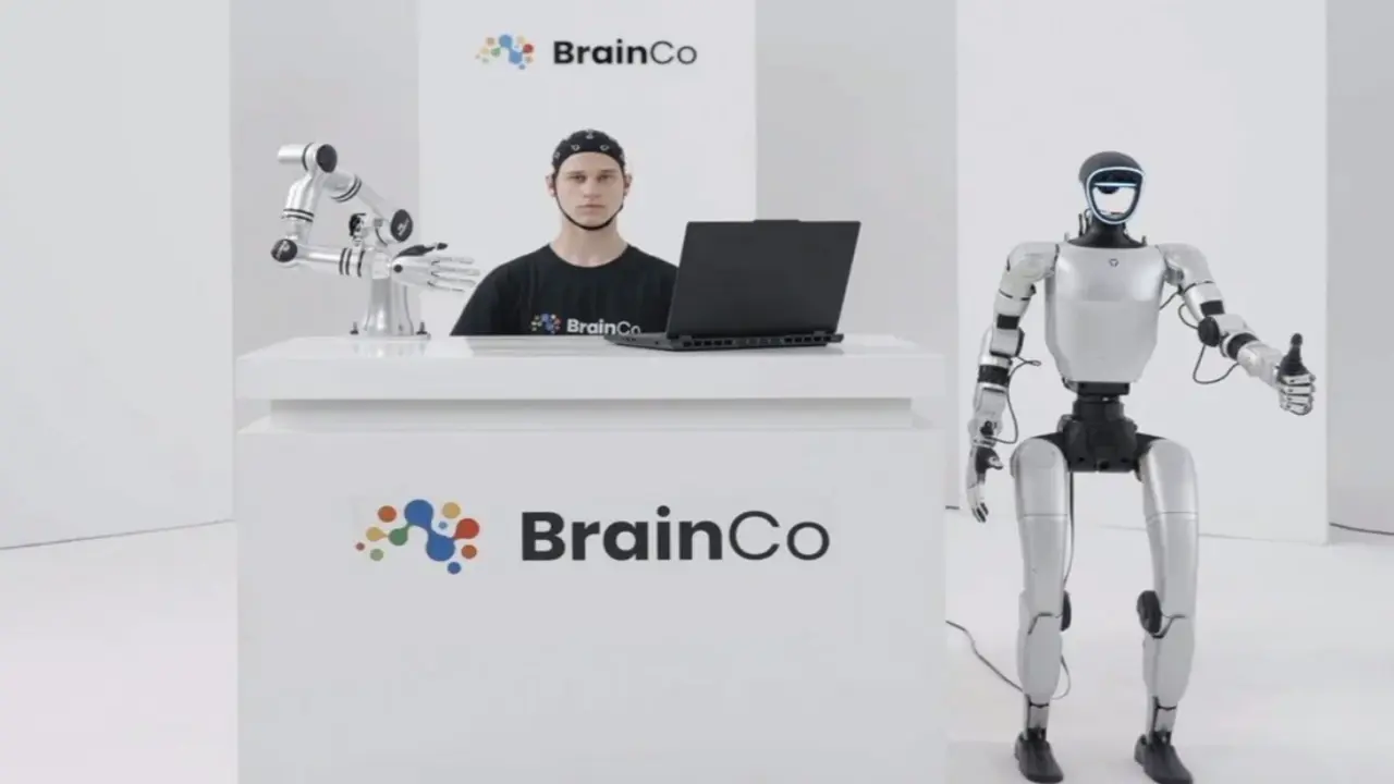 Startup Trung Quốc ra mắt nền tảng điều khiển robot bằng ý nghĩ