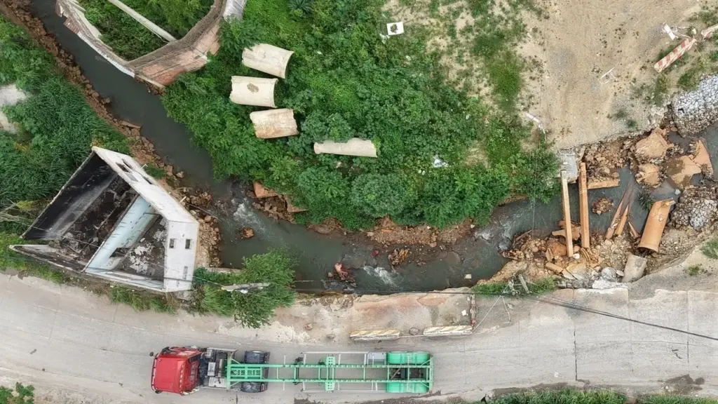 Suối từng cuốn ôtô ở Đồng Nai sạt lở, uy hiếp nhà dân