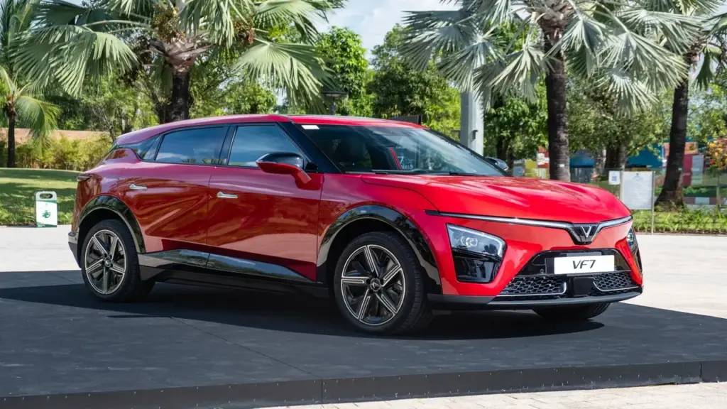 SUV hạng C tháng 6: VinFast VF 7 lần thứ hai bán vượt Mazda CX-5
