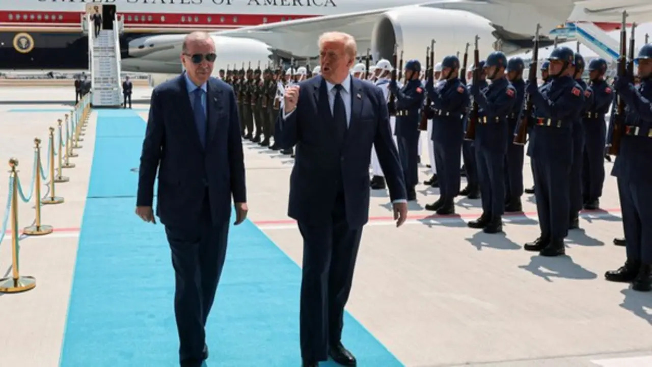 Tại sao Tổng thống Trump phải đổi chuyên cơ về nước sau khi họp NATO?