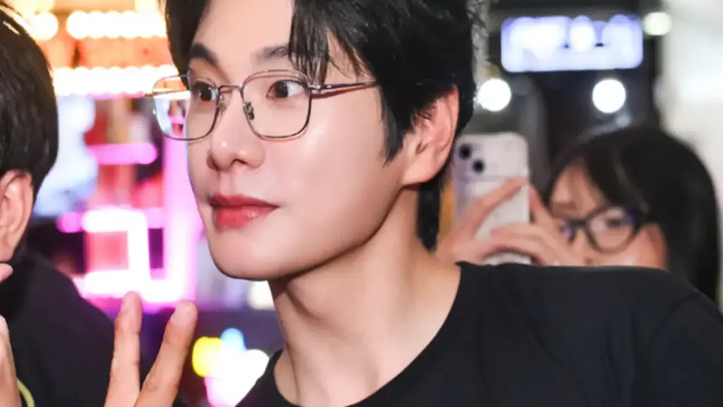 Tài tử 'Cô đi mà lấy chồng tôi' Lee Yi Kyung 'đốn tim' khán giả Việt