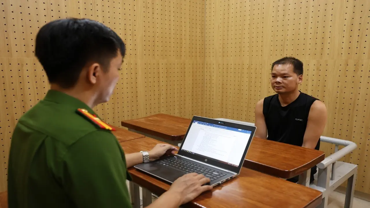 Tạm giữ 11 đối tượng trong đường dây cá độ bóng đá giao dịch 400 tỷ đồng