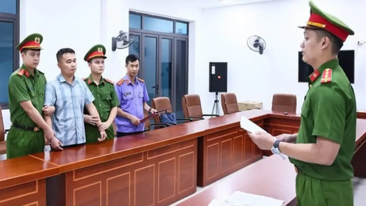 Tạm giữ một giáo viên liên quan vụ điểm toán cao bất thường ở Tuyên Quang