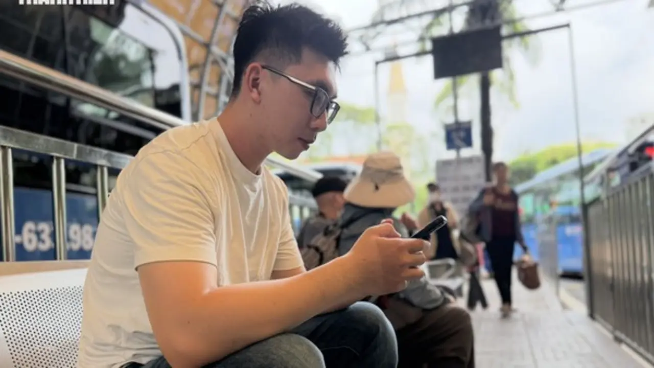Tấp nập người đi xe buýt sau nửa tháng miễn phí